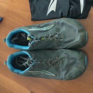 Altra Lone Peak 5 with Gaiters included